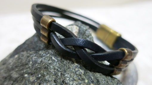 bracelet leather stripes black with copper dekoration magnetic clasp detailled